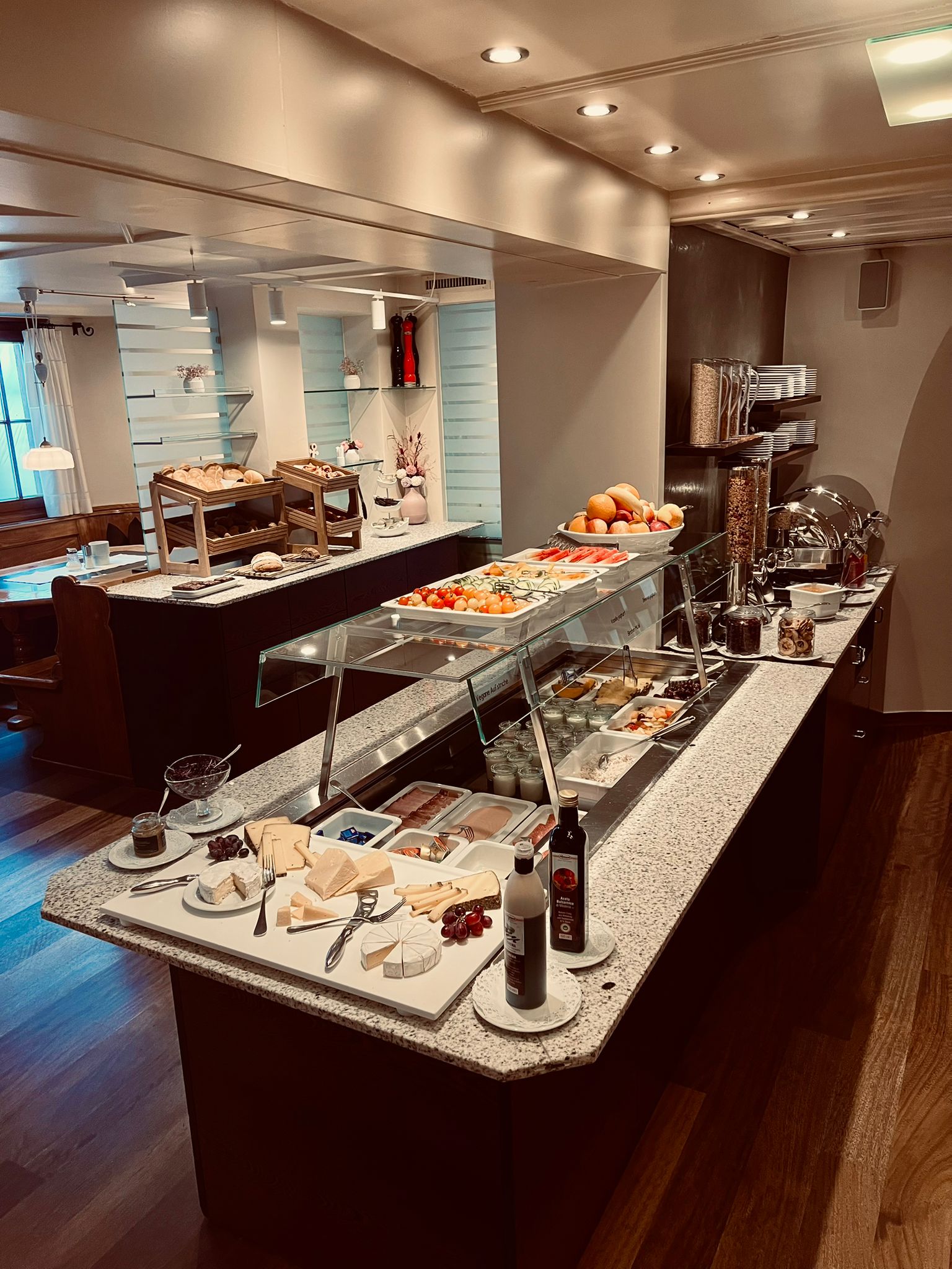 MA.MA Frühstück — Buffet mit regionalen Produkten