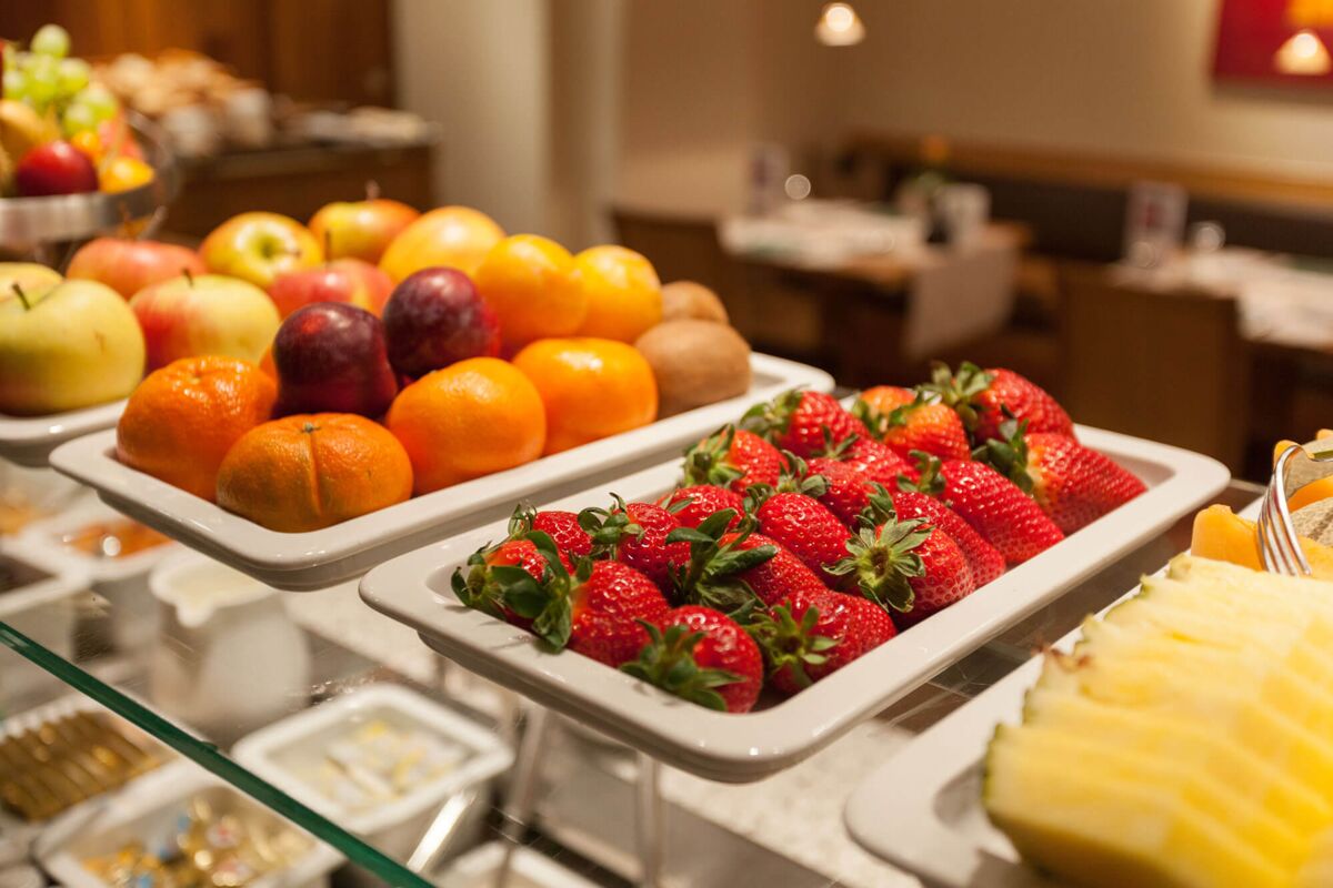 Frisches Obst und Gemüse am Buffet